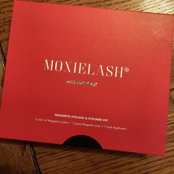 MoxieLash Kits - Picture 8 of 11